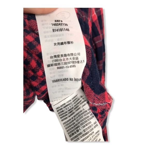 Abercrombie & Fitch | Soft Red & Navy Blue Flannel - Picture 10 of 10